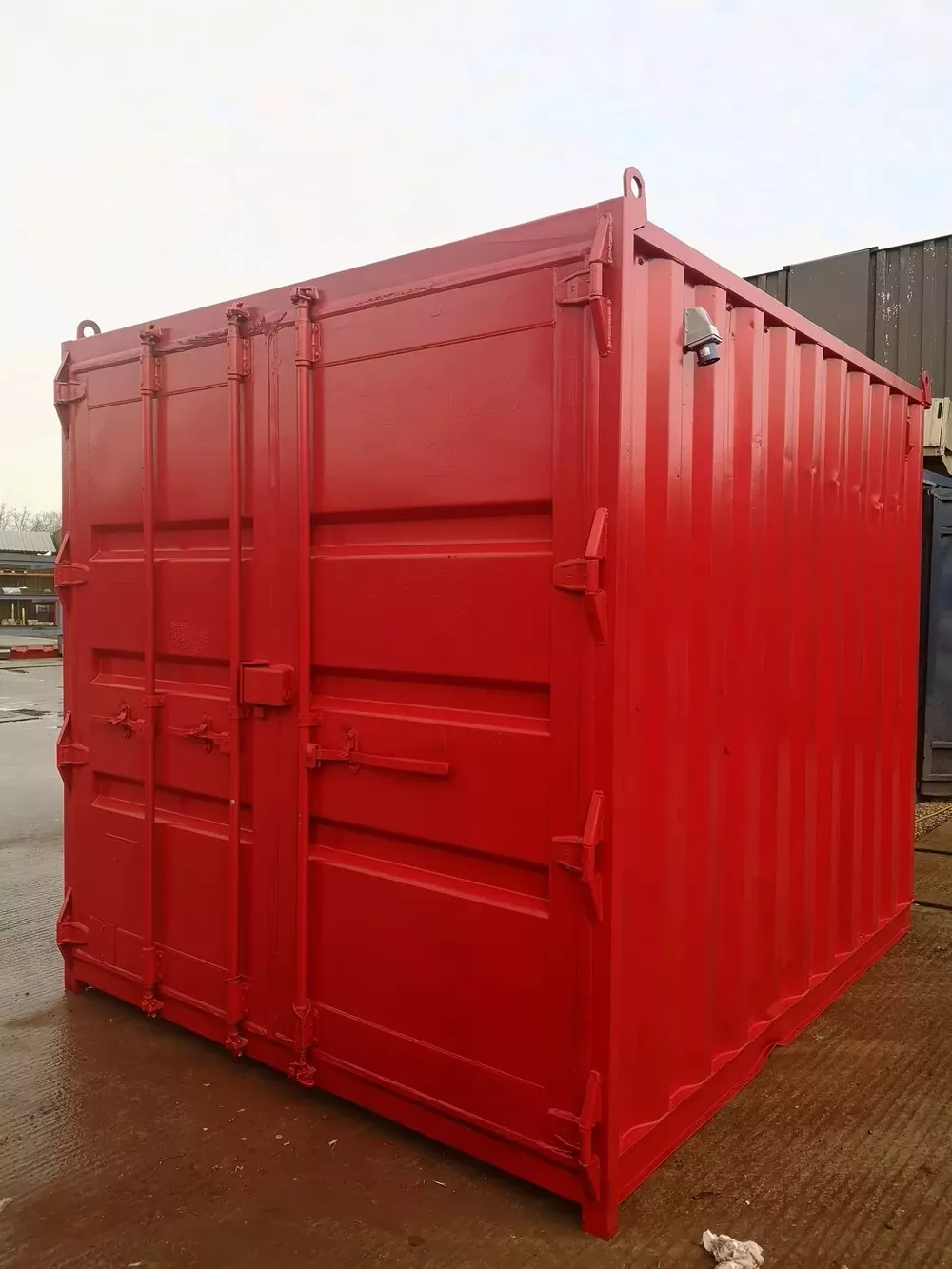Secure 10ft x 8ft rigging loft container for industrial and commercial use