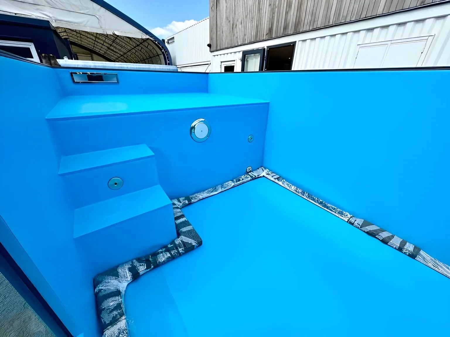 Container swimming pool with integrated filtration and water heating system