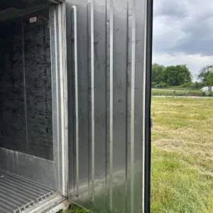 Used 40ft reefer container with working refrigeration unit and high cube design