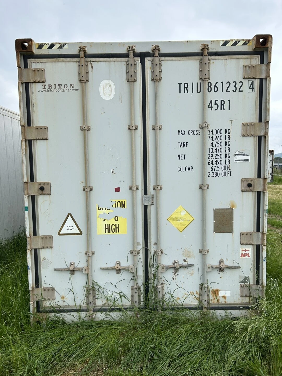Industrial refrigerated container for agricultural and produce storage