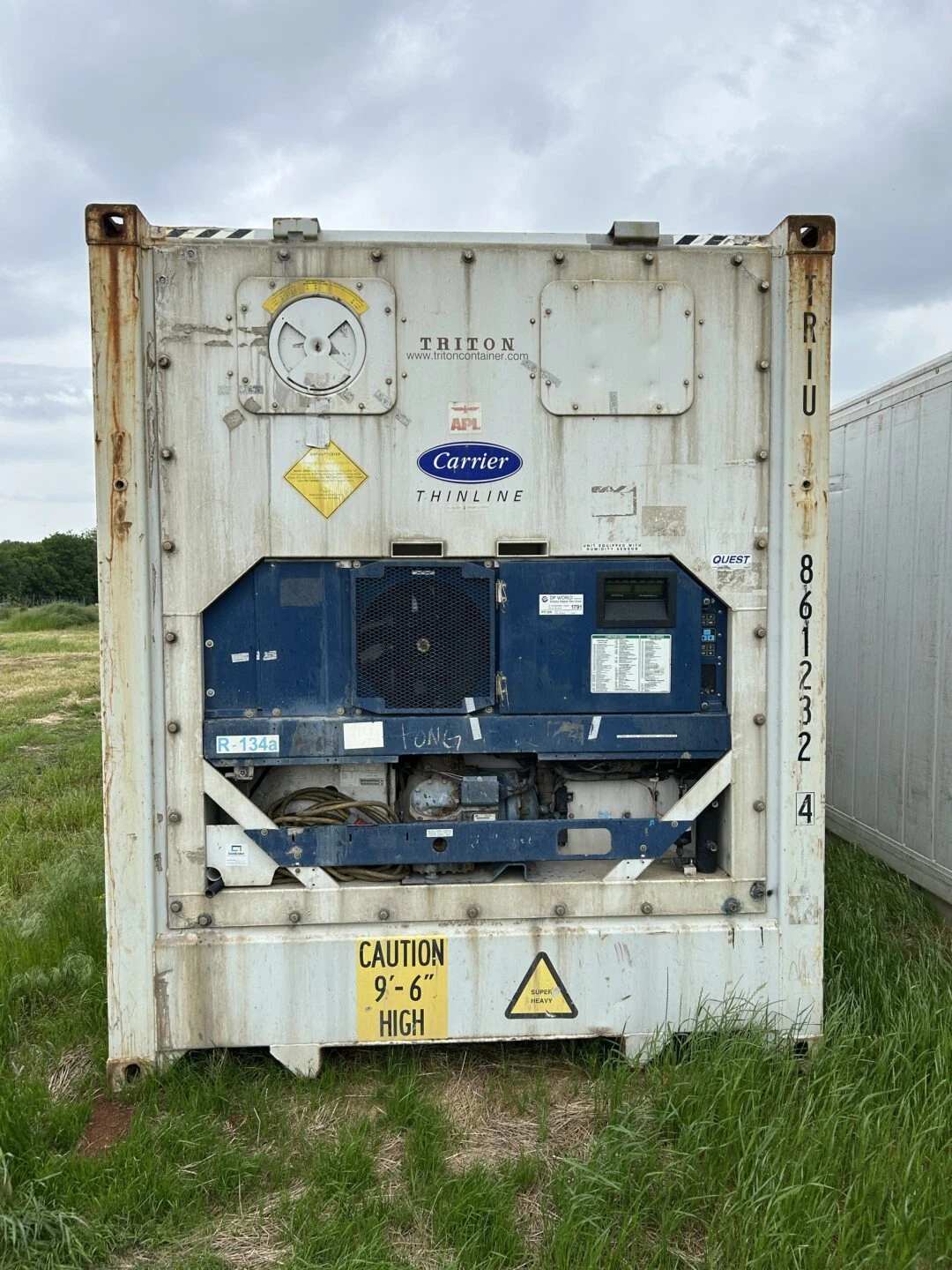 Used 40ft reefer container with working refrigeration unit and high cube design