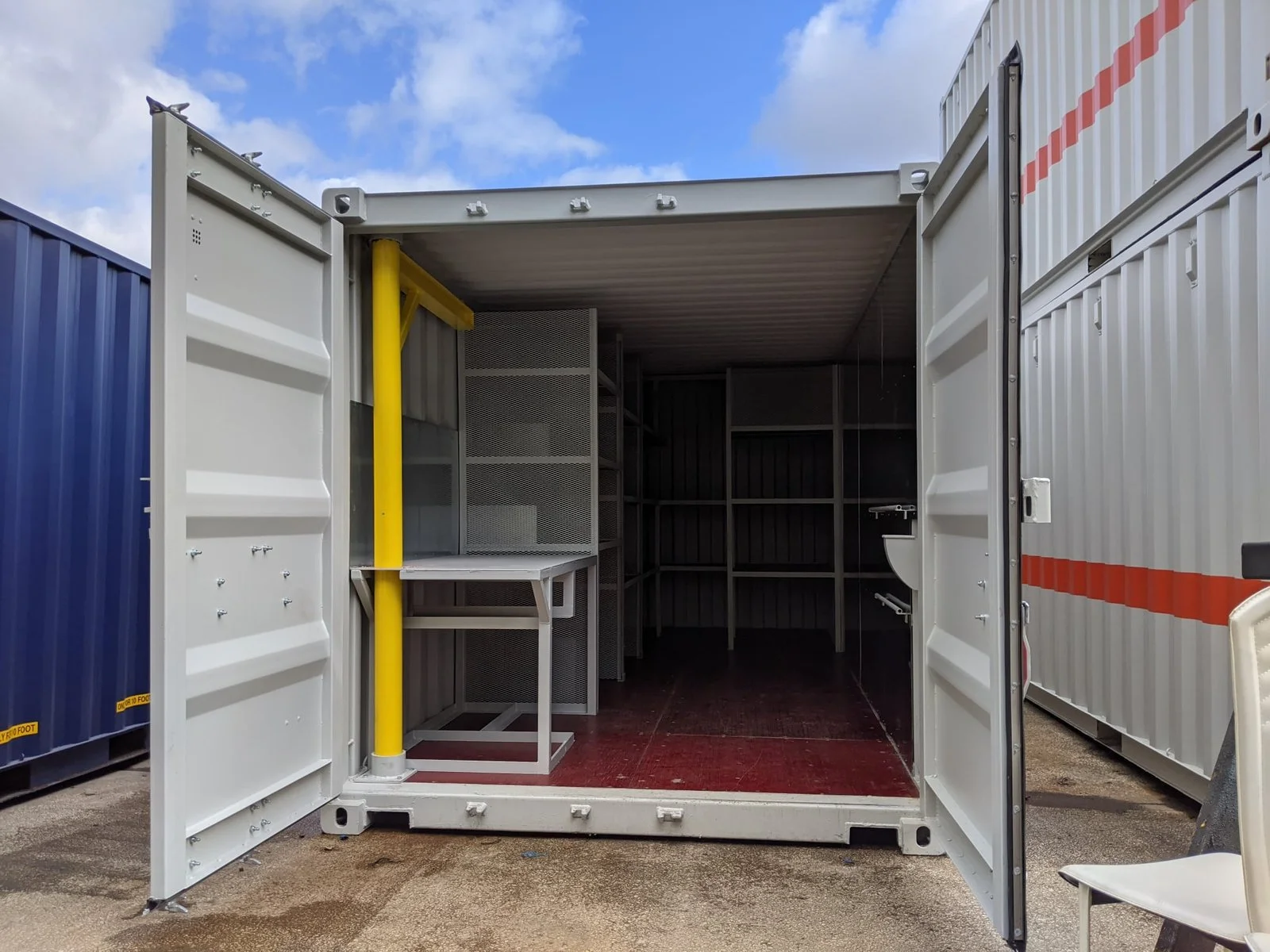 20Ft Workshop Containers With Shelves