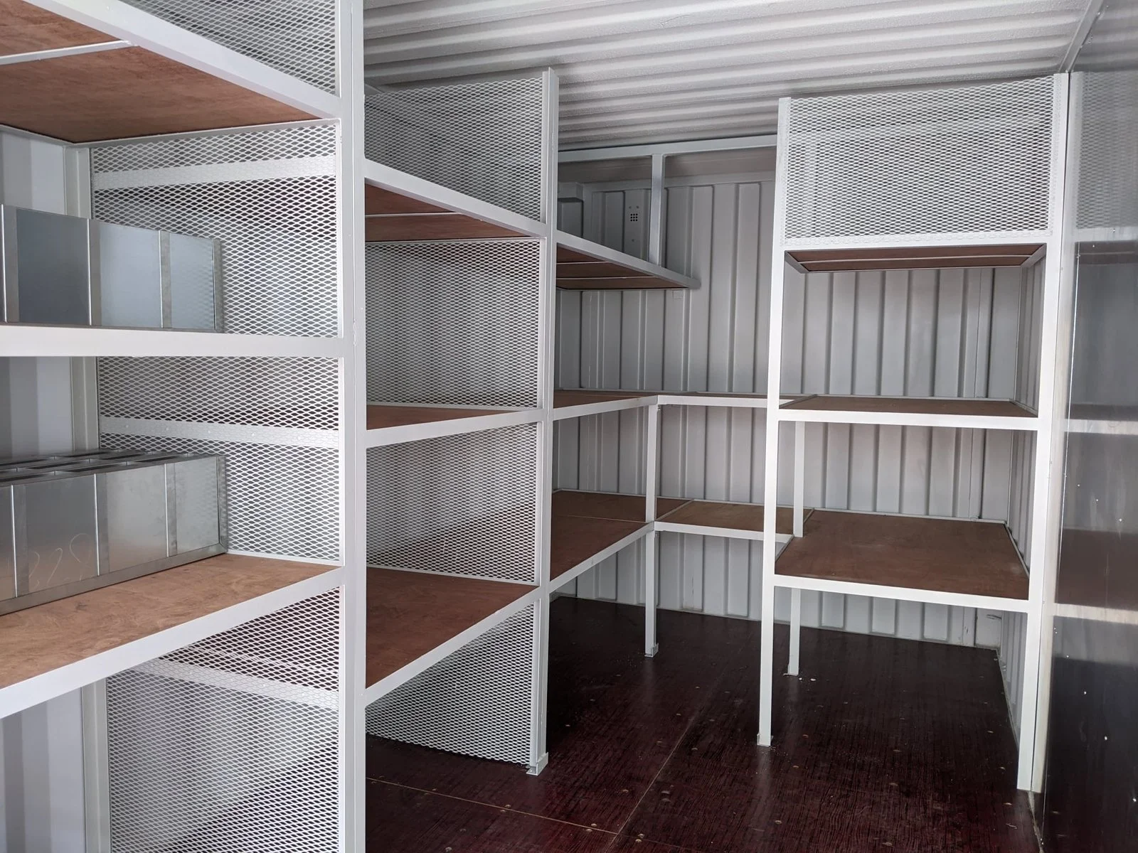 Mobile 20ft workshop container for construction and industrial use
