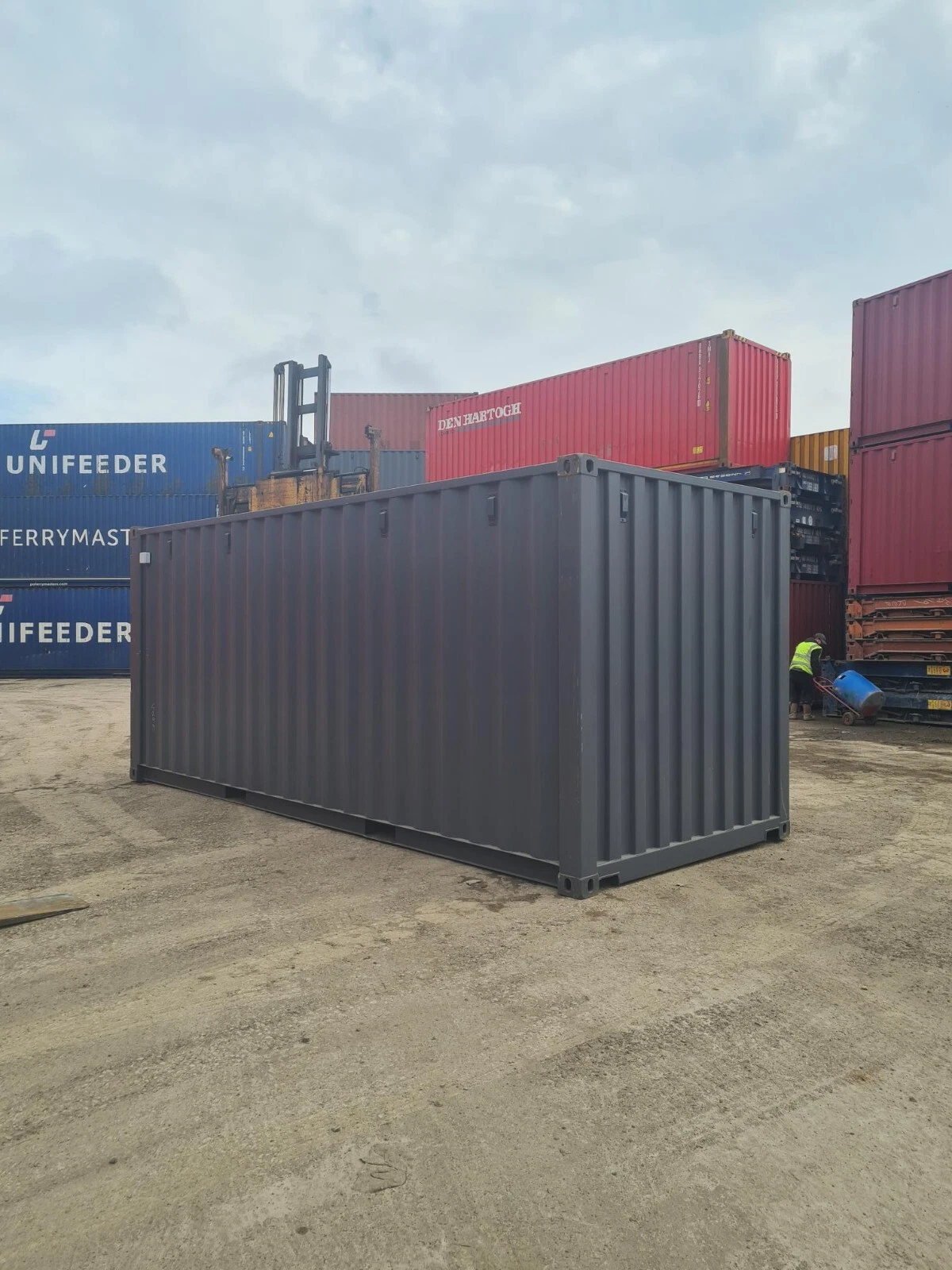 Wind and watertight 20ft one-trip container with double cargo doors