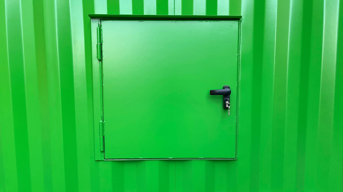 Confined space rescue training container with customizable interior layout