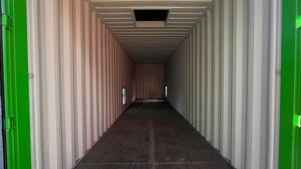 Emergency services training container for SCBA navigation and rescue practice