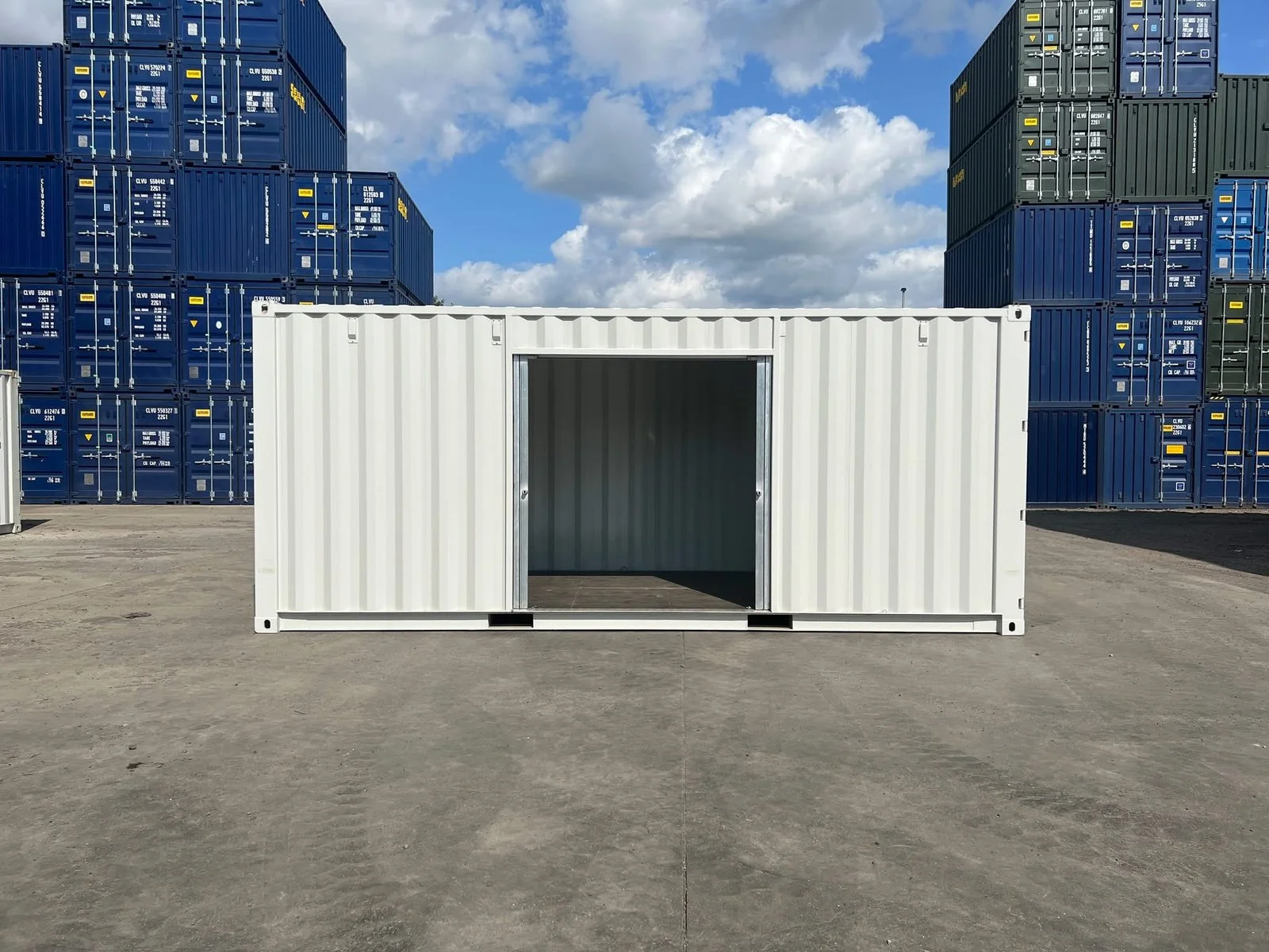 20ft steel shipping container with light grey RAL 7035 exterior coating