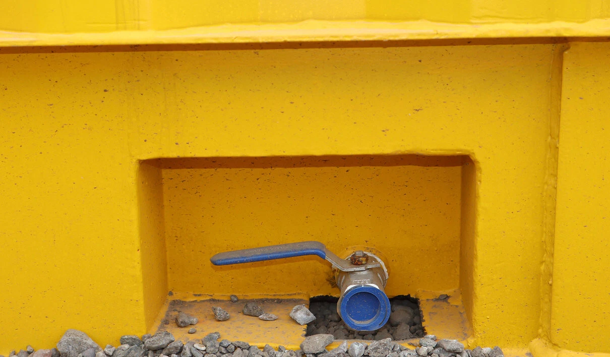 20ft dangerous goods container with spill containment floor system
