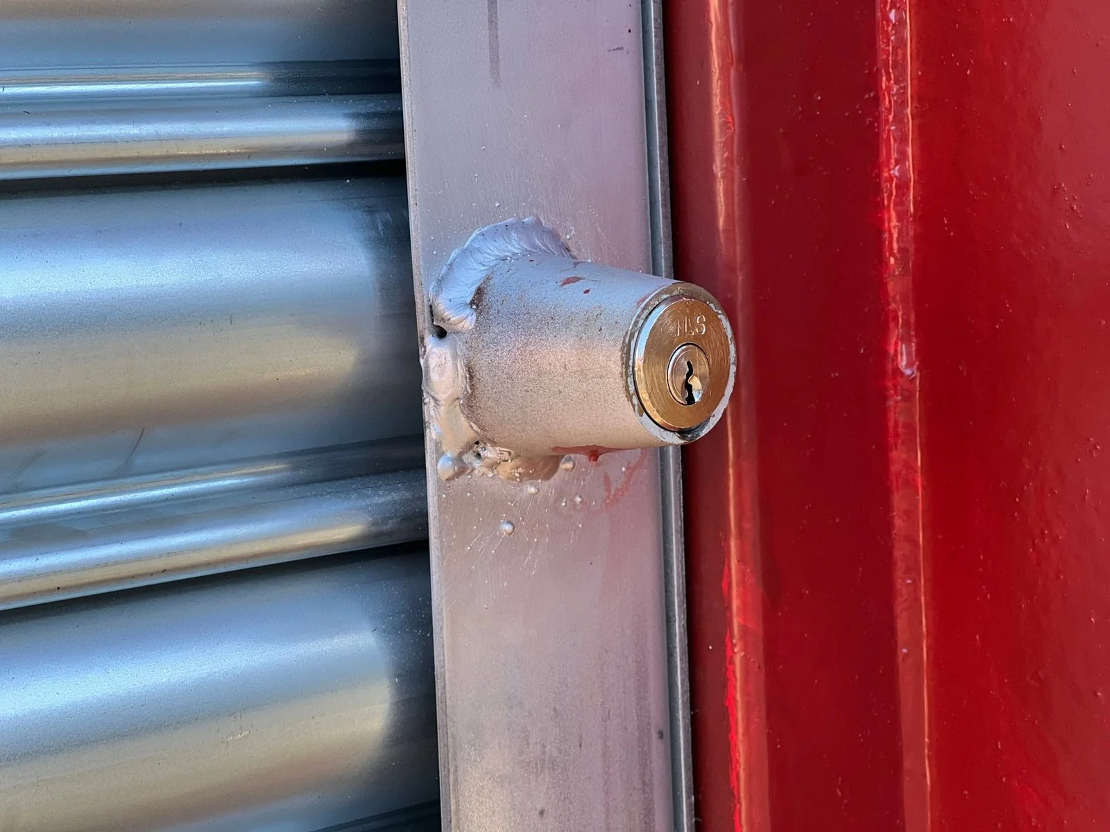 Commercial 20ft shipping container with lockable roller door system