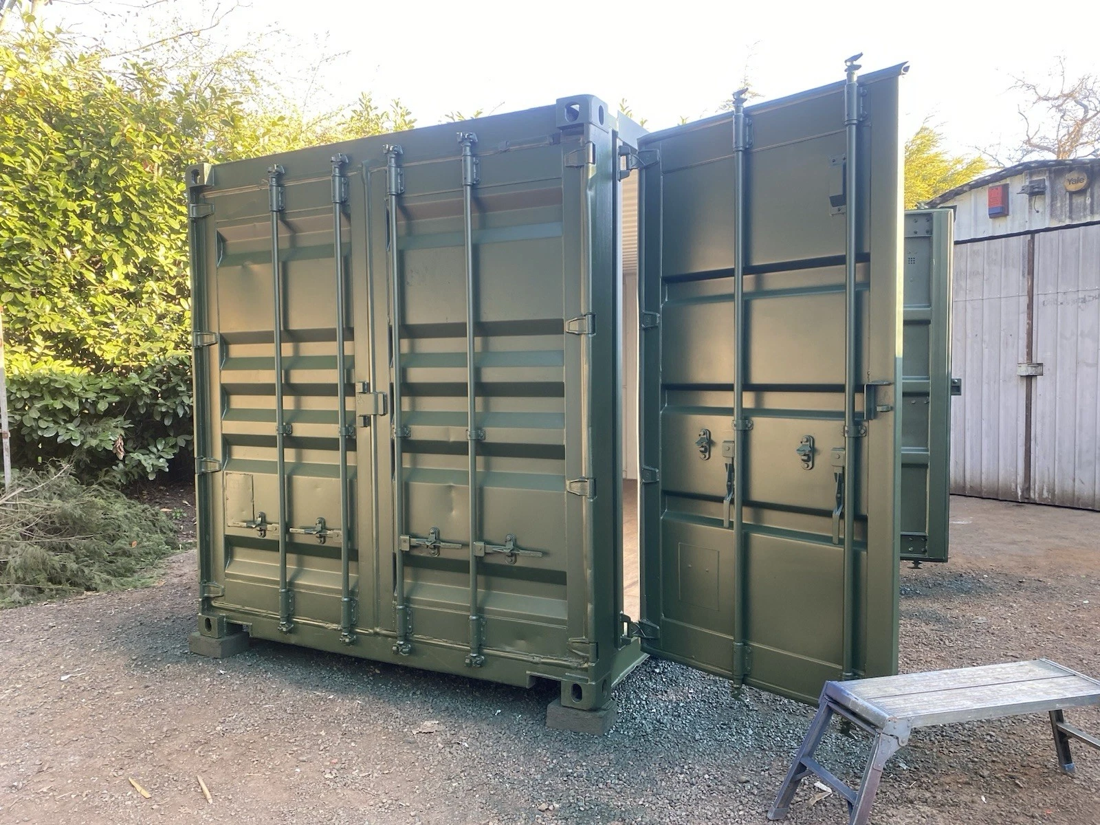 Refurbished 20ft side opening container for commercial storage solutions