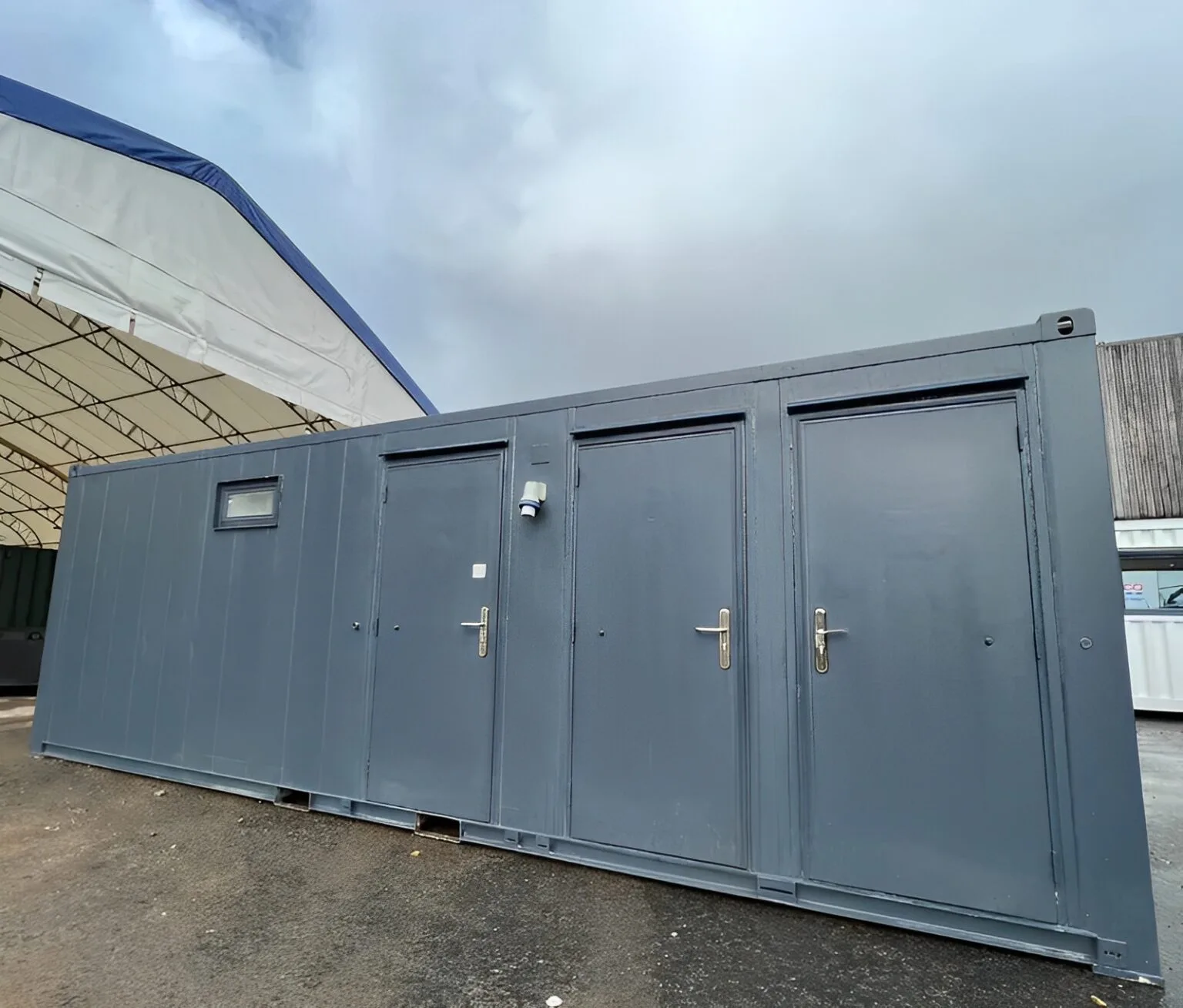 24ft x 9ft toilet block with separate shower room for construction sites