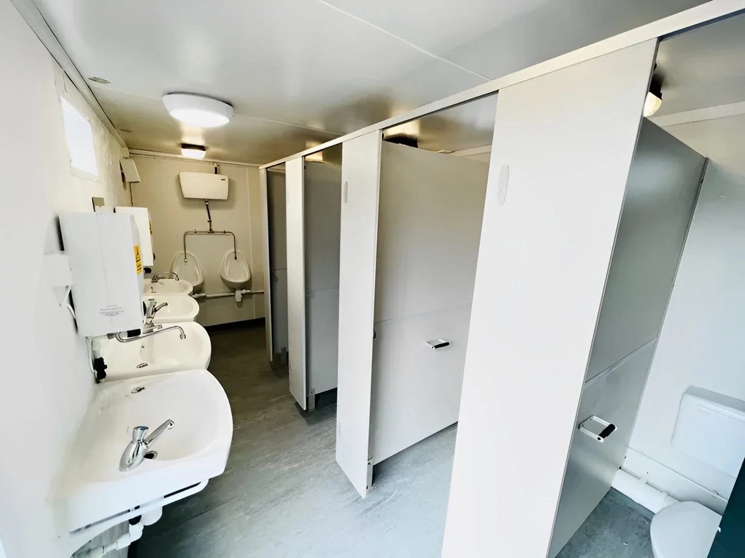 Portable welfare unit with toilets, wash basins, and shower room