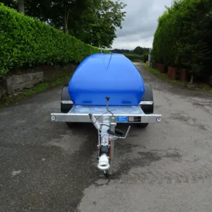 Mobile water bowser for industrial and agricultural applications