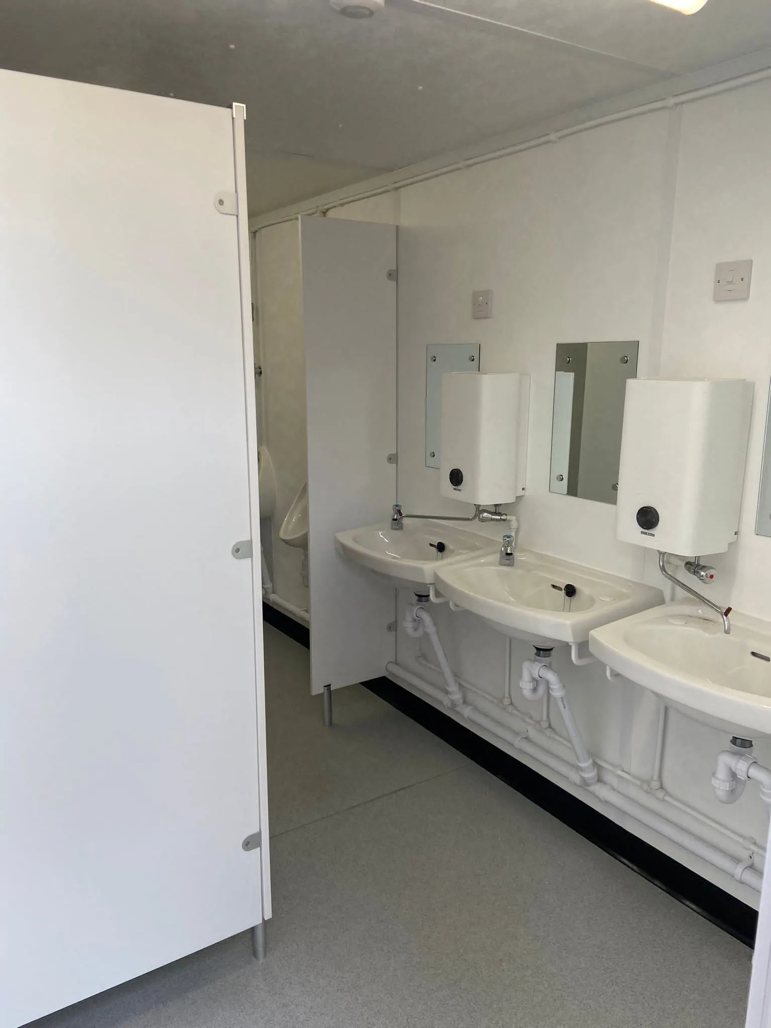 16ft x 9ft portable toilet cabin with toilets, urinals, and wash basins