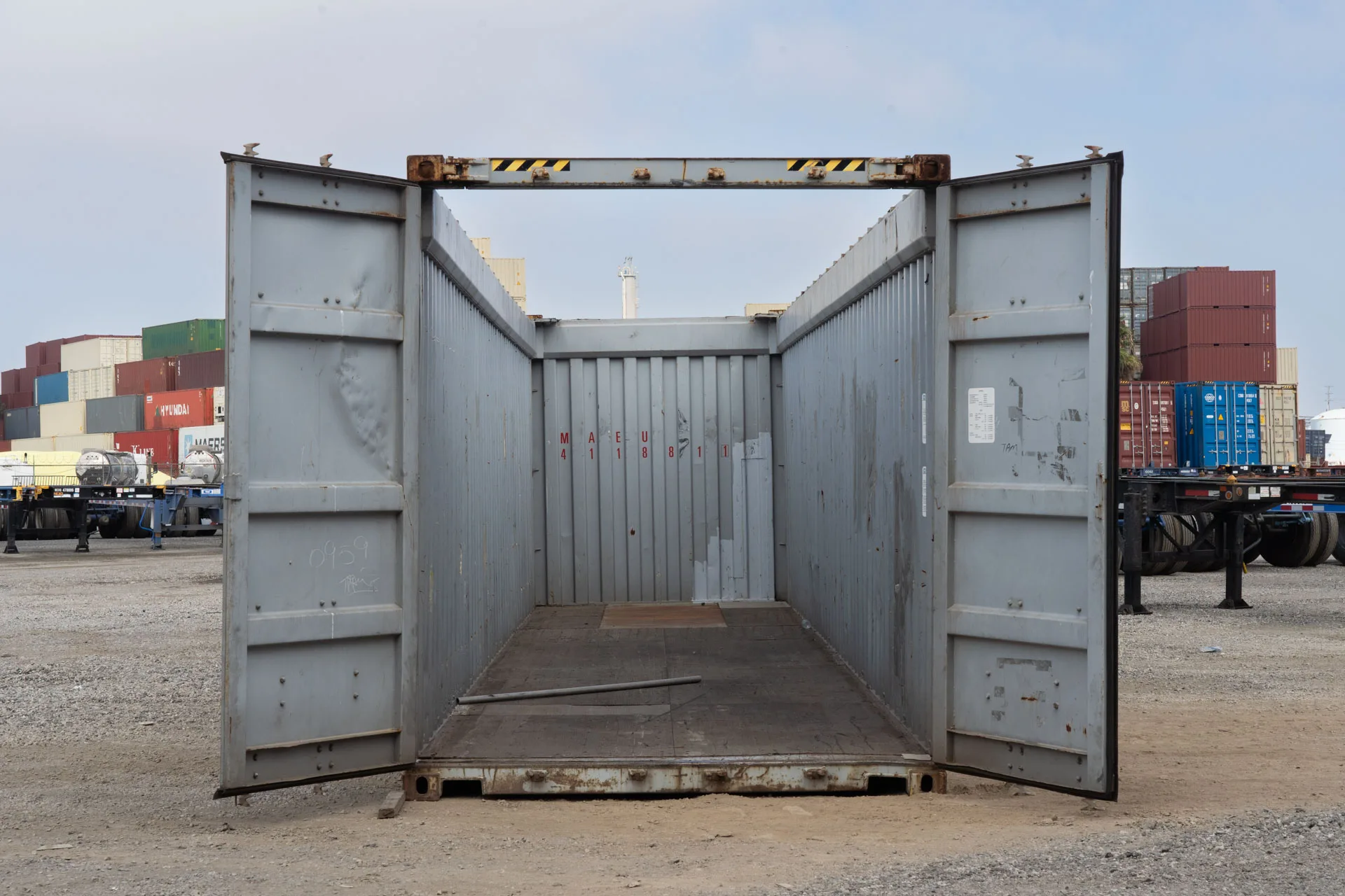 40-foot cargo-worthy open top shipping container with removable tarpaulin roof for oversized cargo loading and transport
