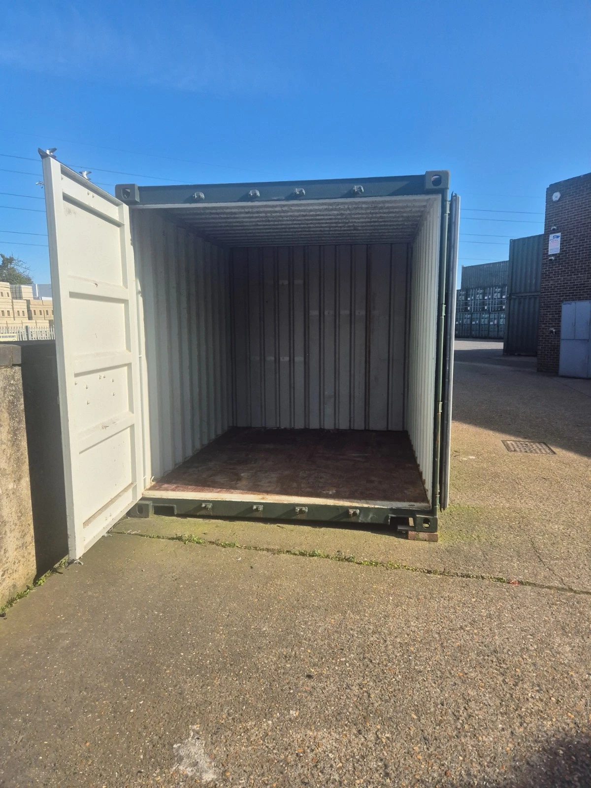 Weather-resistant 40ft one trip shipping container for inventory, equipment, and warehouse storage