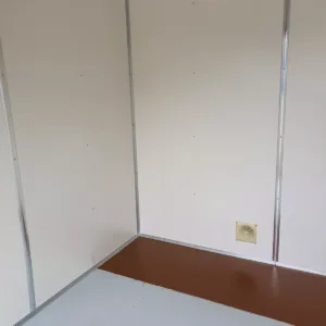 Weather-resistant 40ft self-storage container for commercial and industrial use