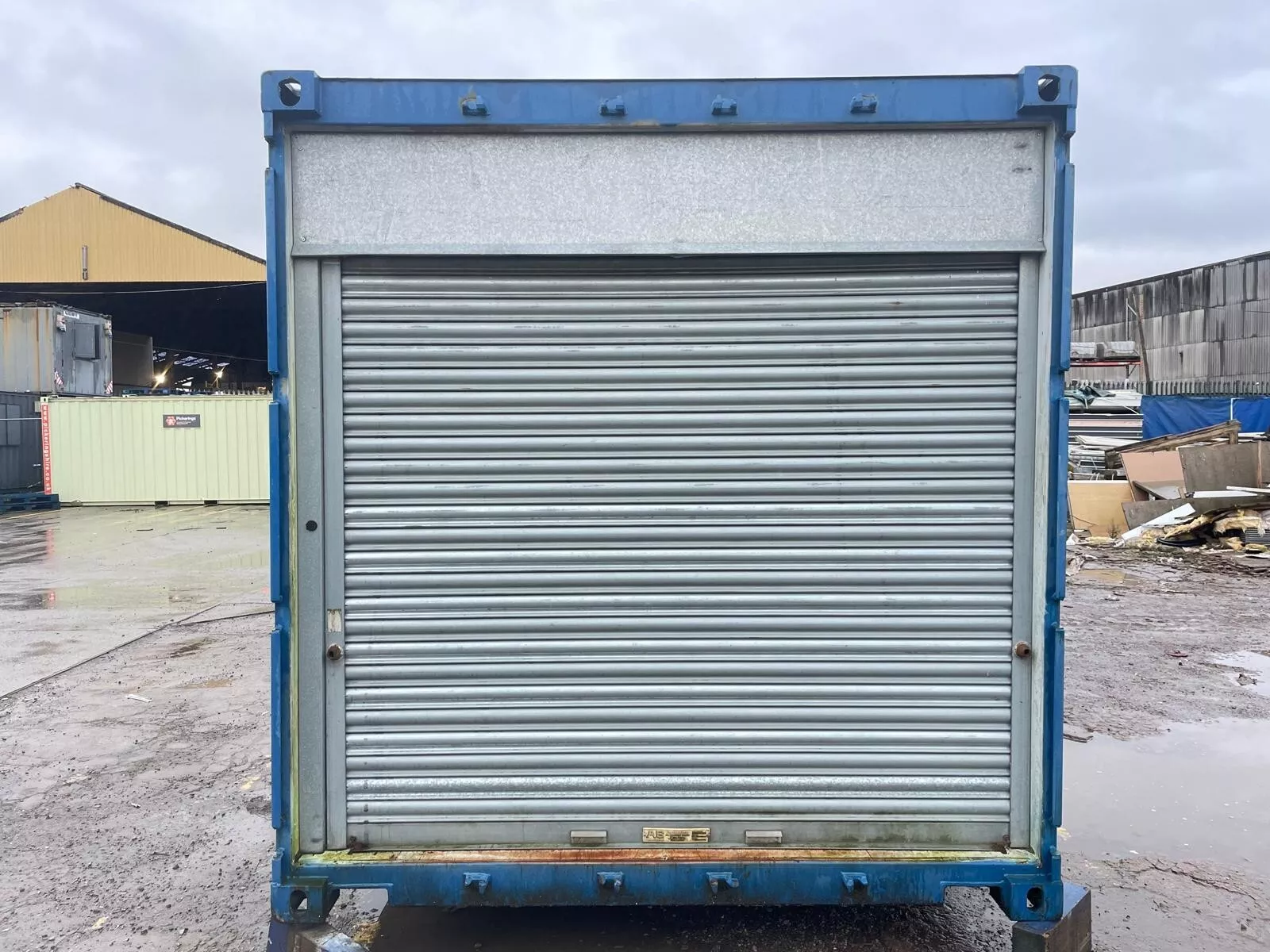 40ft Shipping Container with Roll-Up Door, Electrics & Interior Lighting