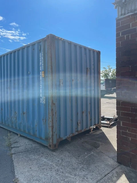 Weather-resistant 40ft storage container with marine-grade plywood flooring