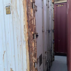40ft insulated storage container with heavy-duty locking doors