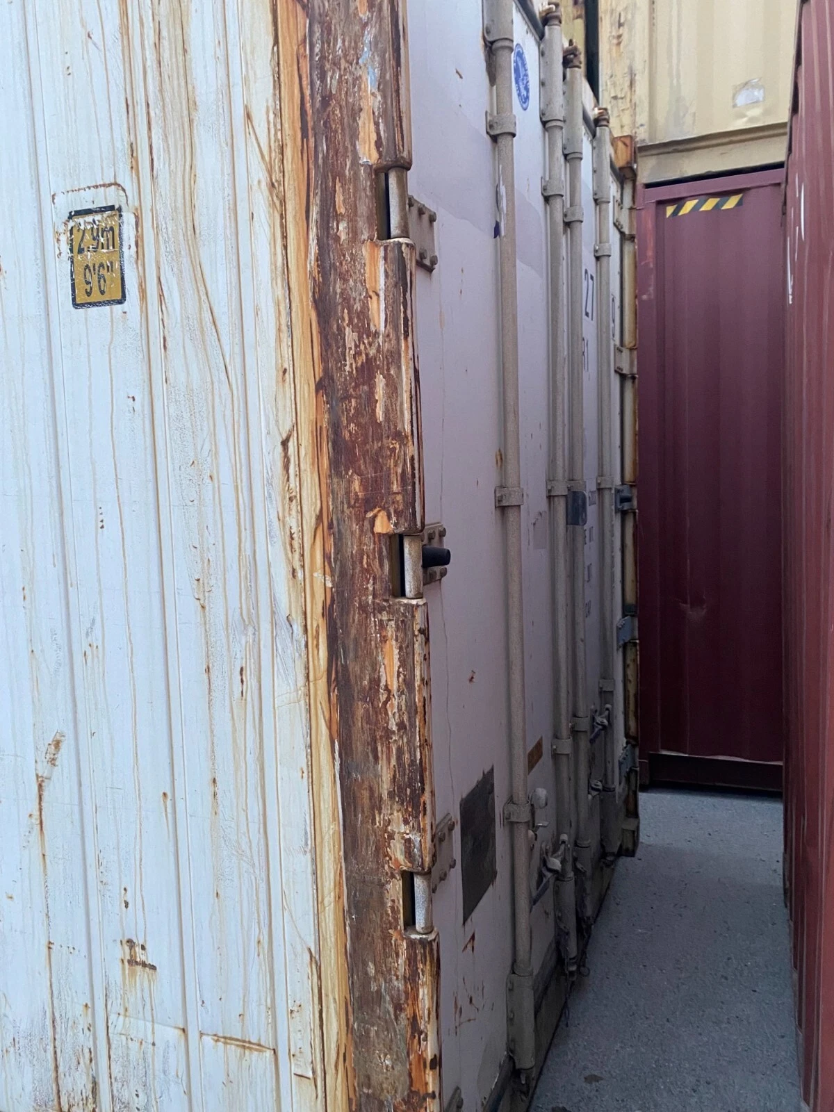 40ft insulated storage container with heavy-duty locking doors