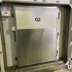 Govi 10ft refrigerated container with fridge and freezer temperature control
