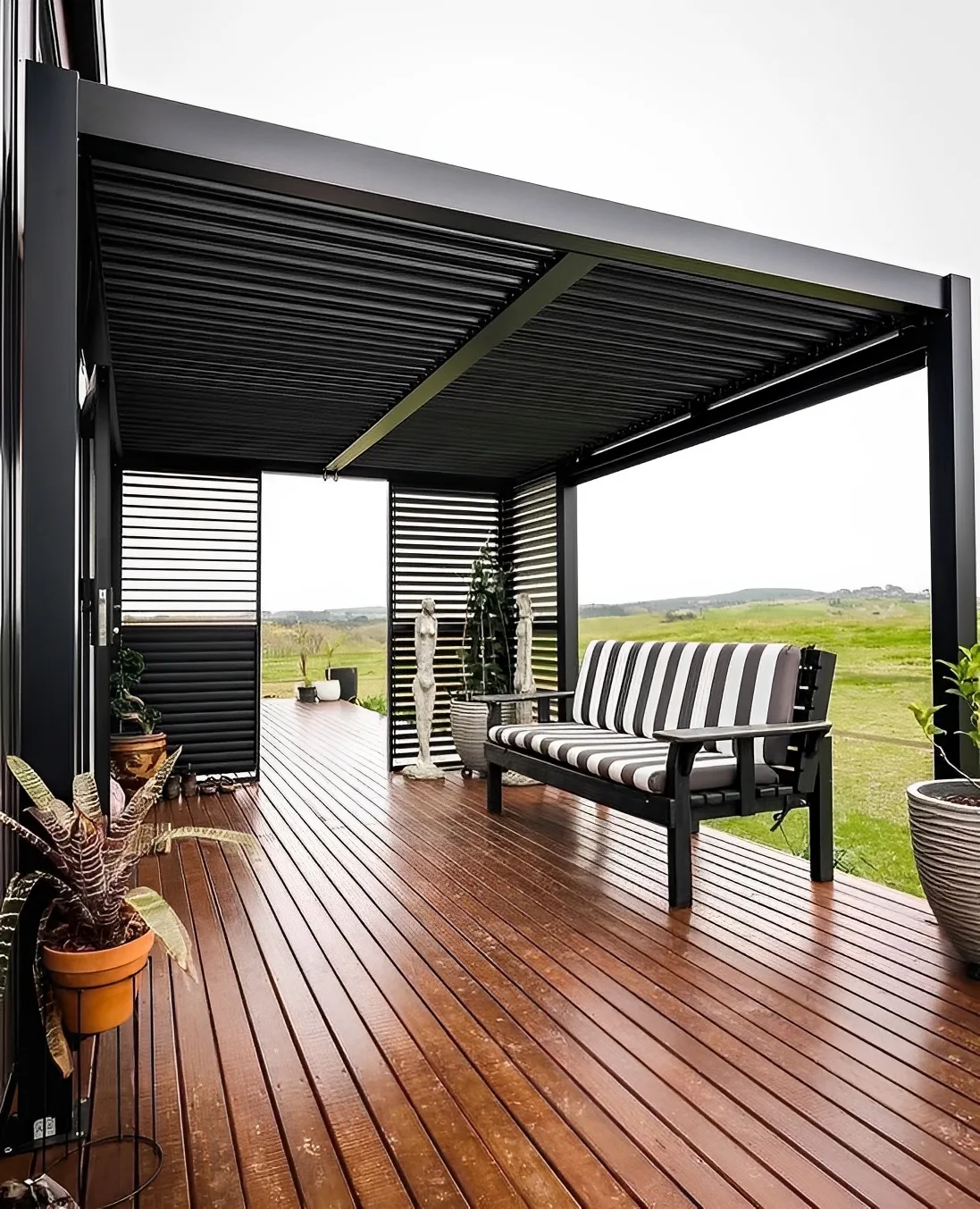 40ft container home with insulated sandwich panels and steel frame construction