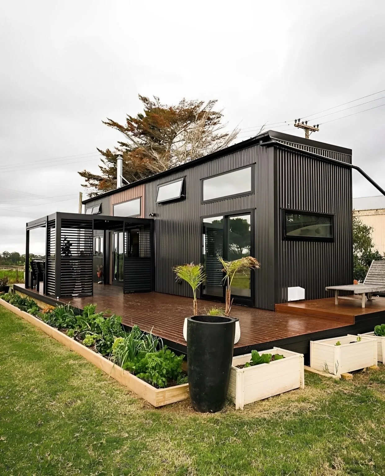 Luxury 40ft prefab container house with modern architectural design
