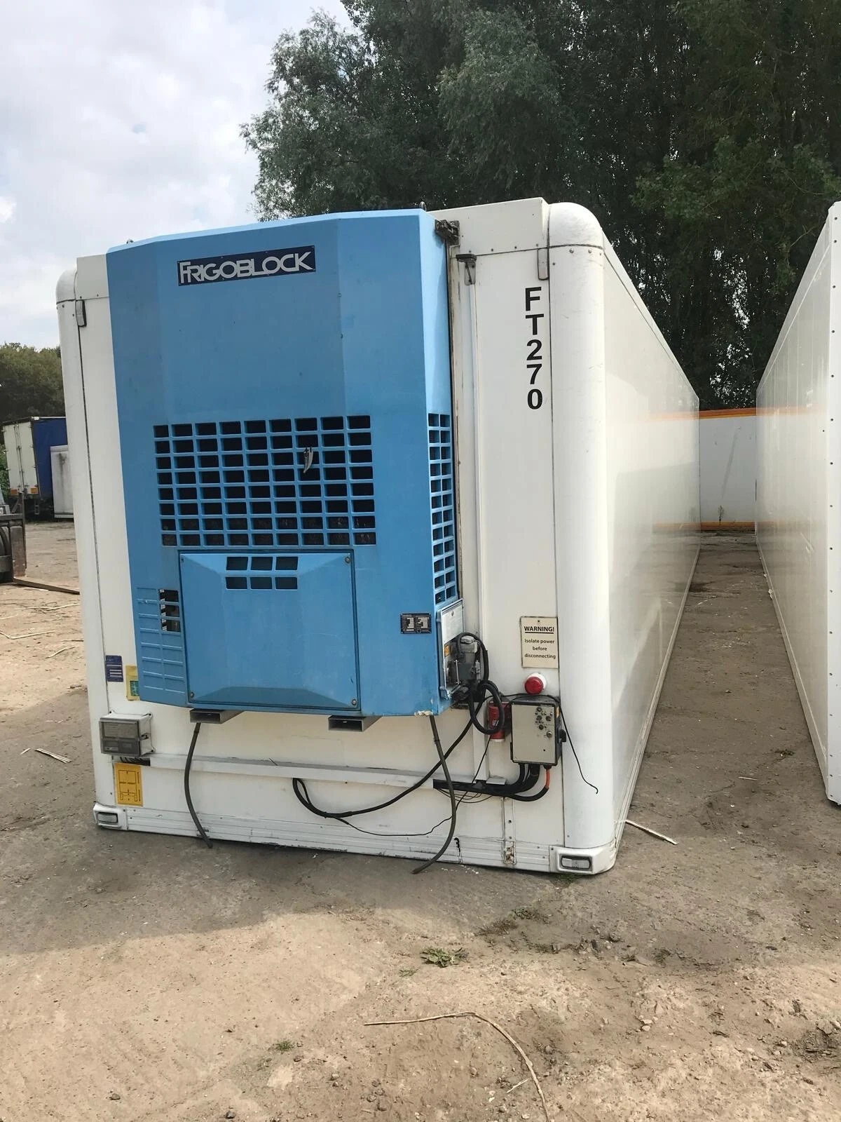 40ft reefer container with integrated refrigeration system and insulated interior
