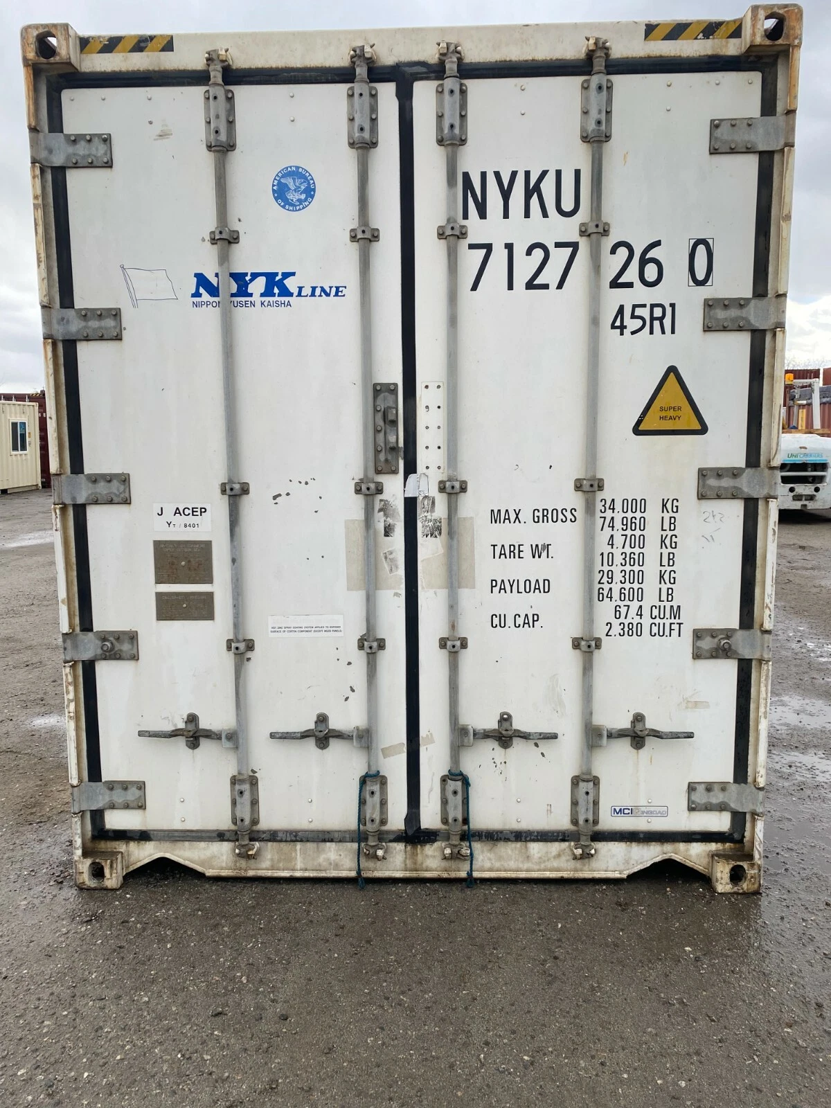 Weather-resistant 40ft reefer container for equipment and inventory storage
